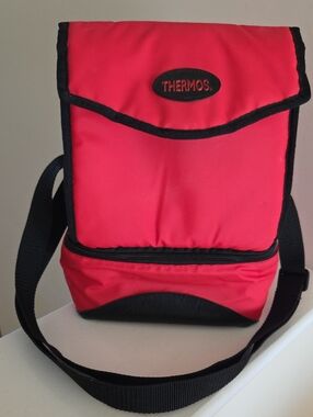 Thermos Red and Black Crossbody Insulated Lunch Bag